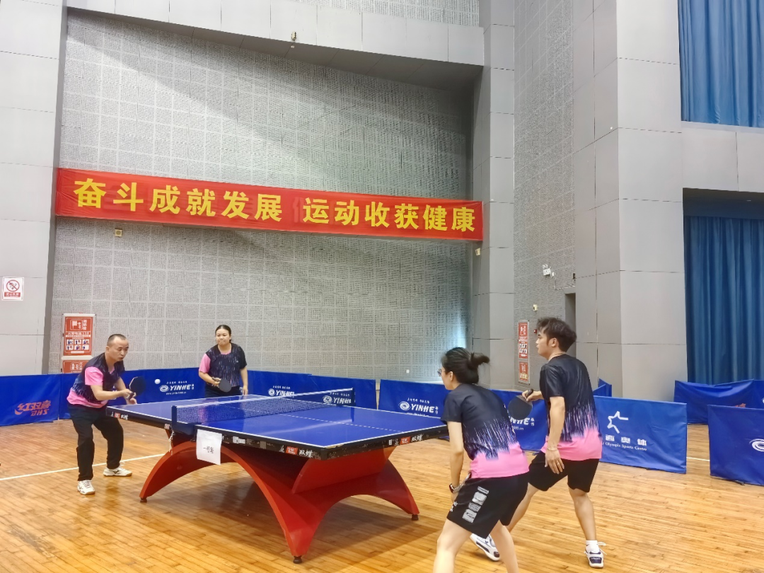 決賽戰(zhàn)正酣——運動會決賽精彩掠影