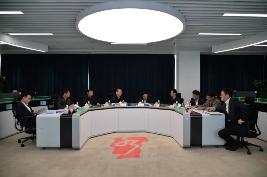 南昌工程學(xué)院黨委書記汪勝前一行到江河信息公司調(diào)研座談
